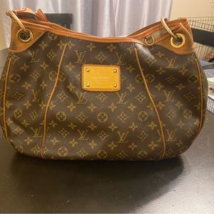 Louis Vuitton Galleria PM shoulder bag